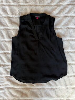 Vince Camuto Black Sleeveless V-Neck Shell Top